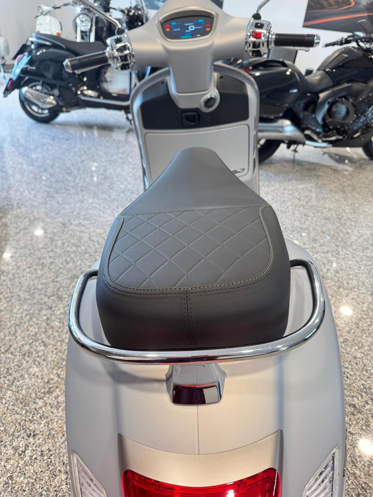 Vespa GTS 300 Super Tech (2024)