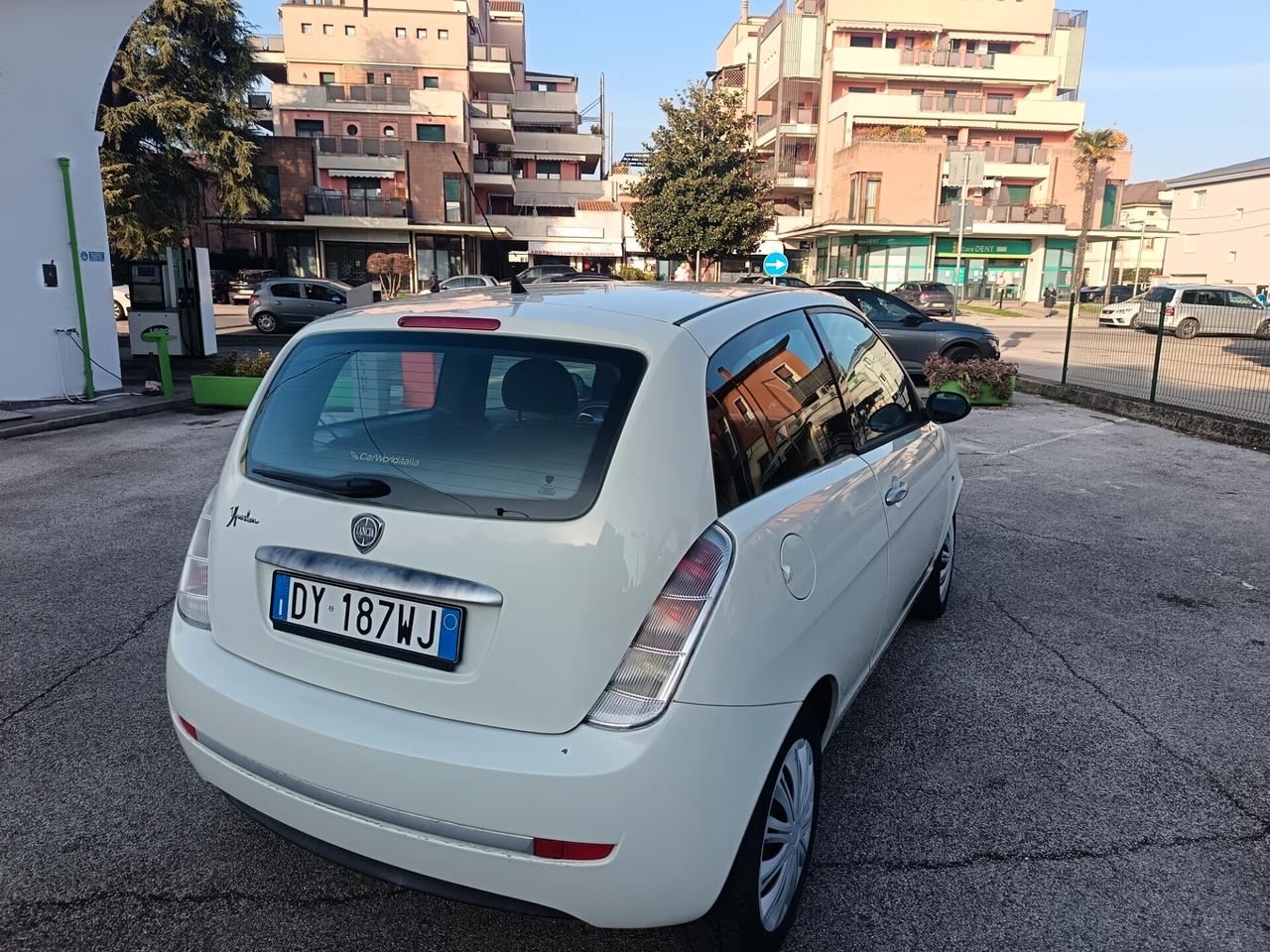 Lancia Ypsilon 1.4 Platino Ecochic GPL