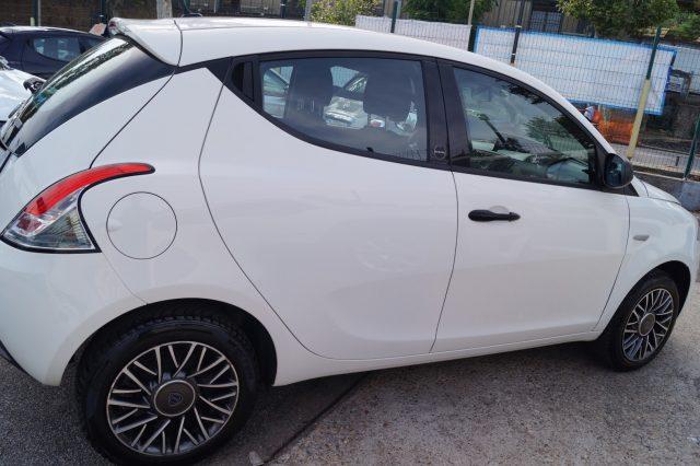 LANCIA Ypsilon 1.0 FireFly 5 porte S&S Hybrid Ecochic Silver
