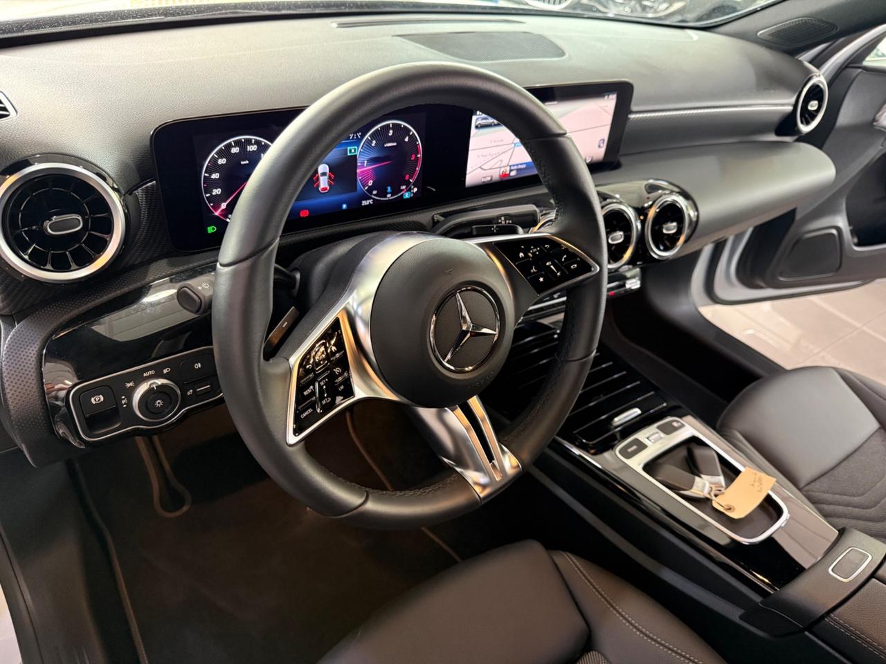 Mercedes-benz A 180 Progressive Advanced auto 17.000 KM!!