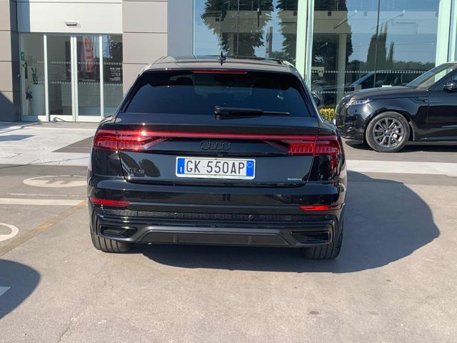 AUDI Q8 55 TFSI quattro tiptronic Sport
