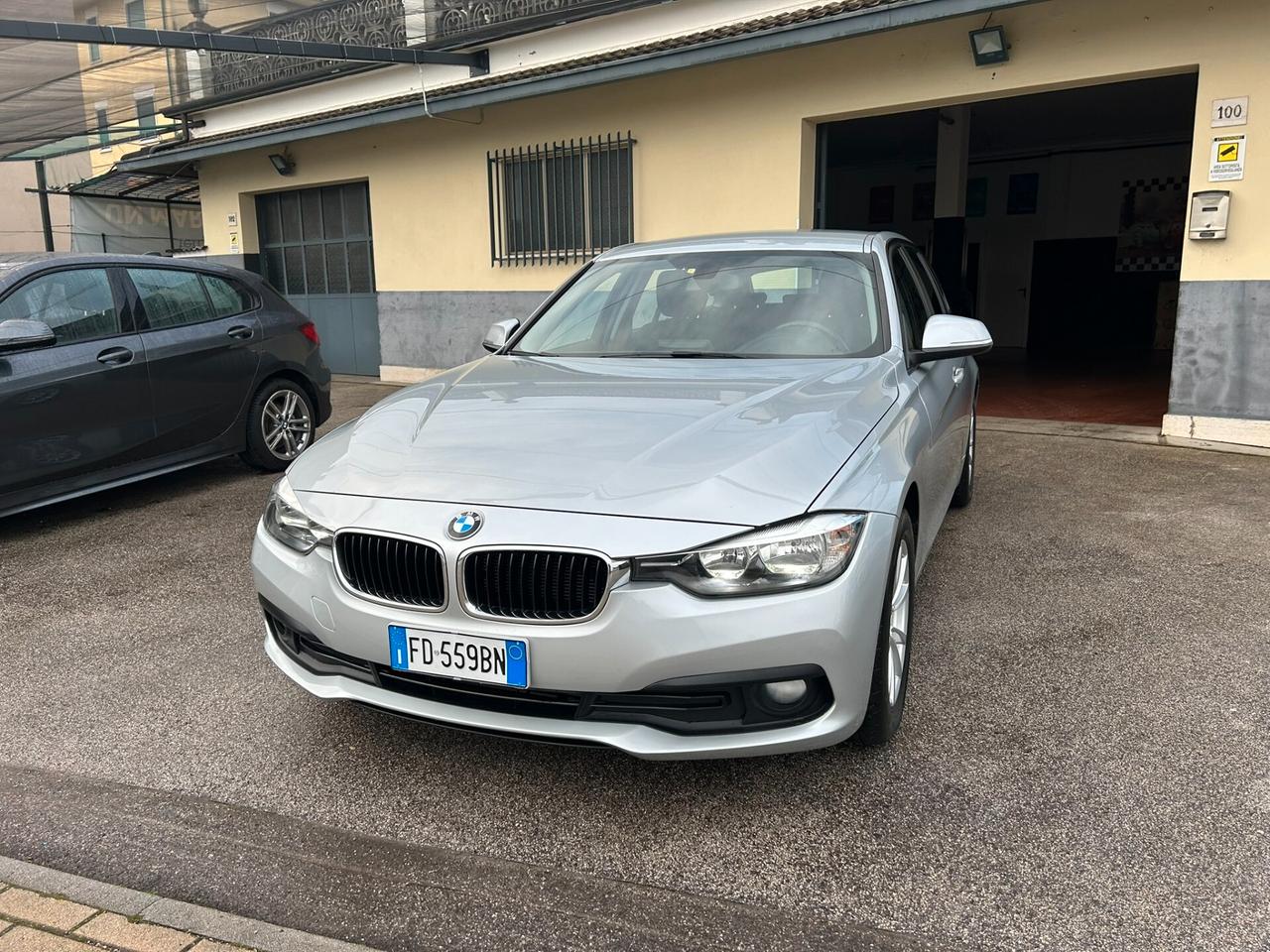 BMW 318d Touring 150CV Business Advantage auto