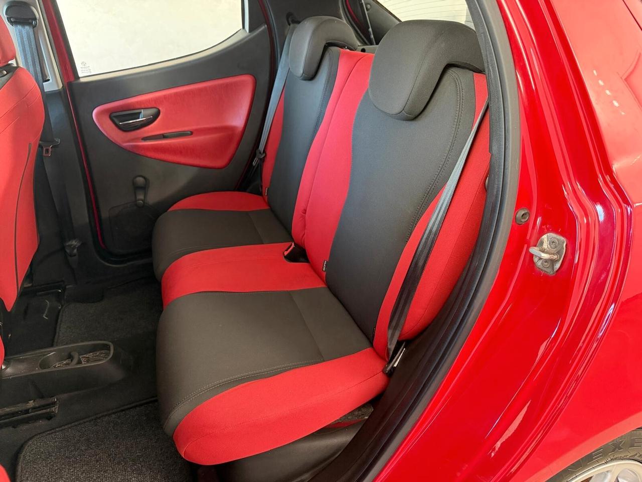 Lancia Ypsilon 1.2 69 CV 5 porte S&S Black&Red