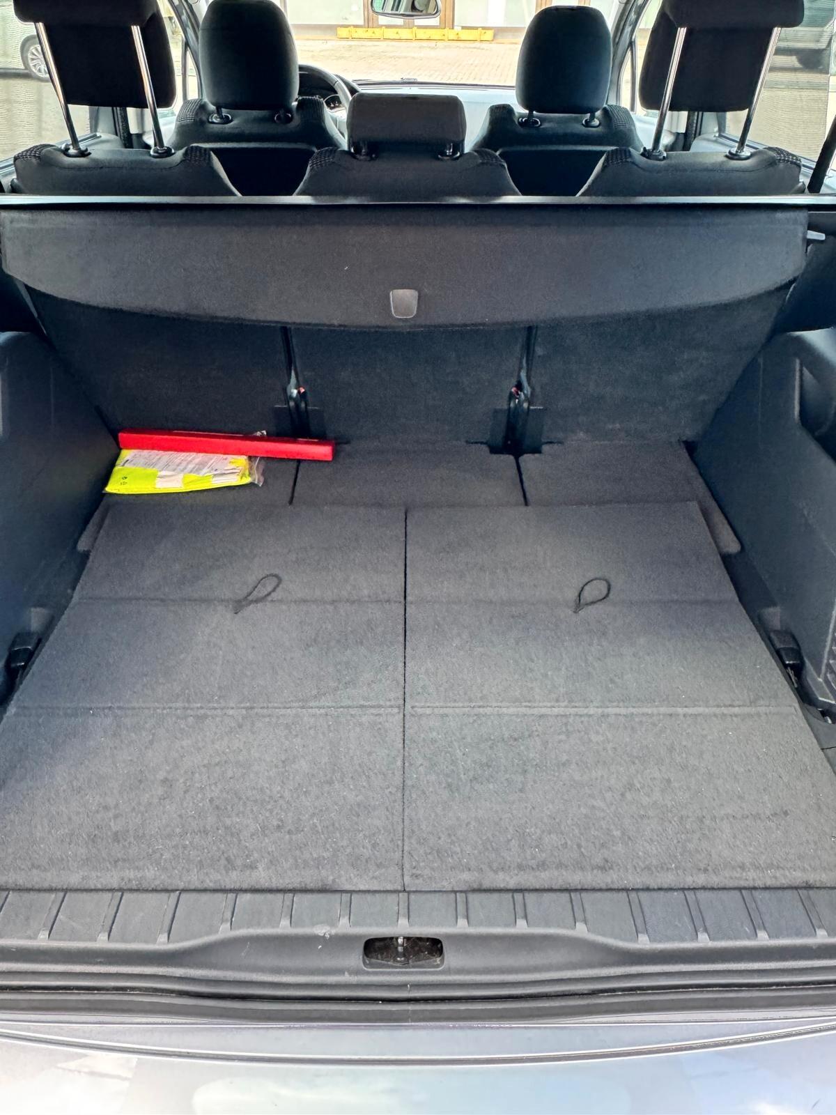 Peugeot 5008 1.6 HDi 115CV Allure