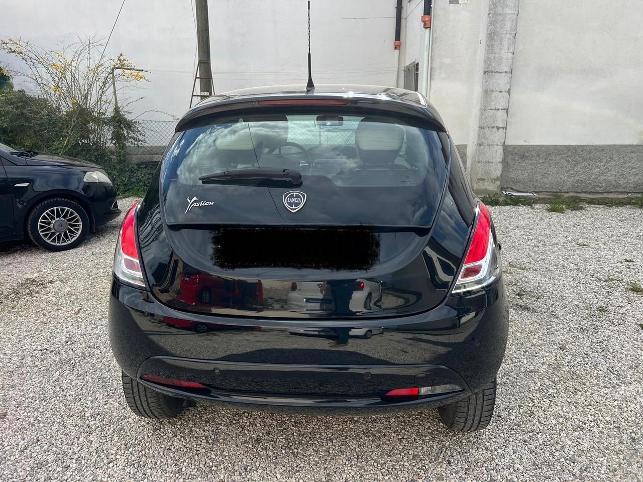 Lancia Ypsilon 0.9 TwinAir 85 CV 5 porte Metano Ecochic Elle