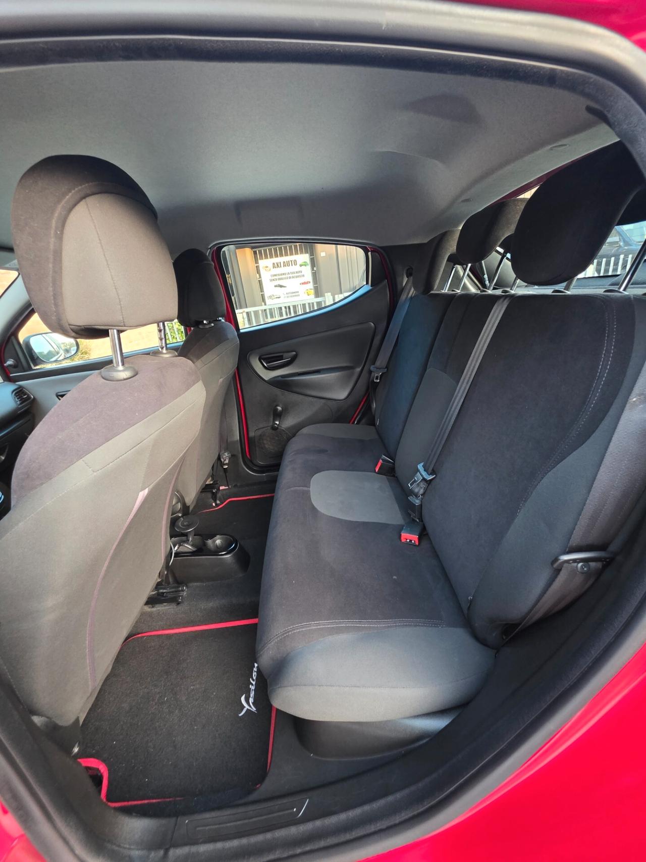 Lancia Ypsilon Platinum benzină 1.2 neopatentati euro6b