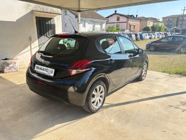 PEUGEOT 208 1.2 82cv 5 porte POCHI CHILOMETRI OK NEOPATENTATI