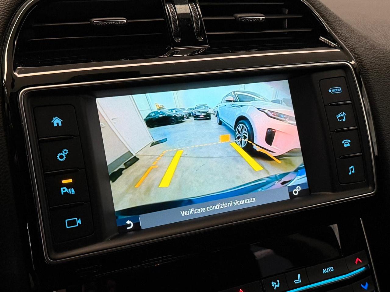 Jaguar XE 2.0 D 180 CV aut. Prestige