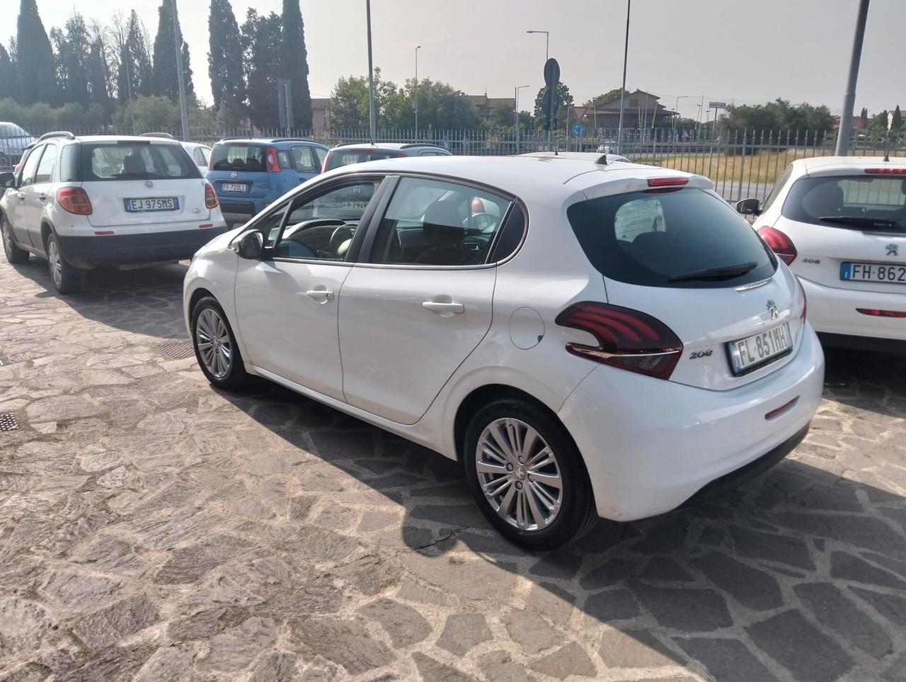 Peugeot 208 PureTech 82 5 porte Allure