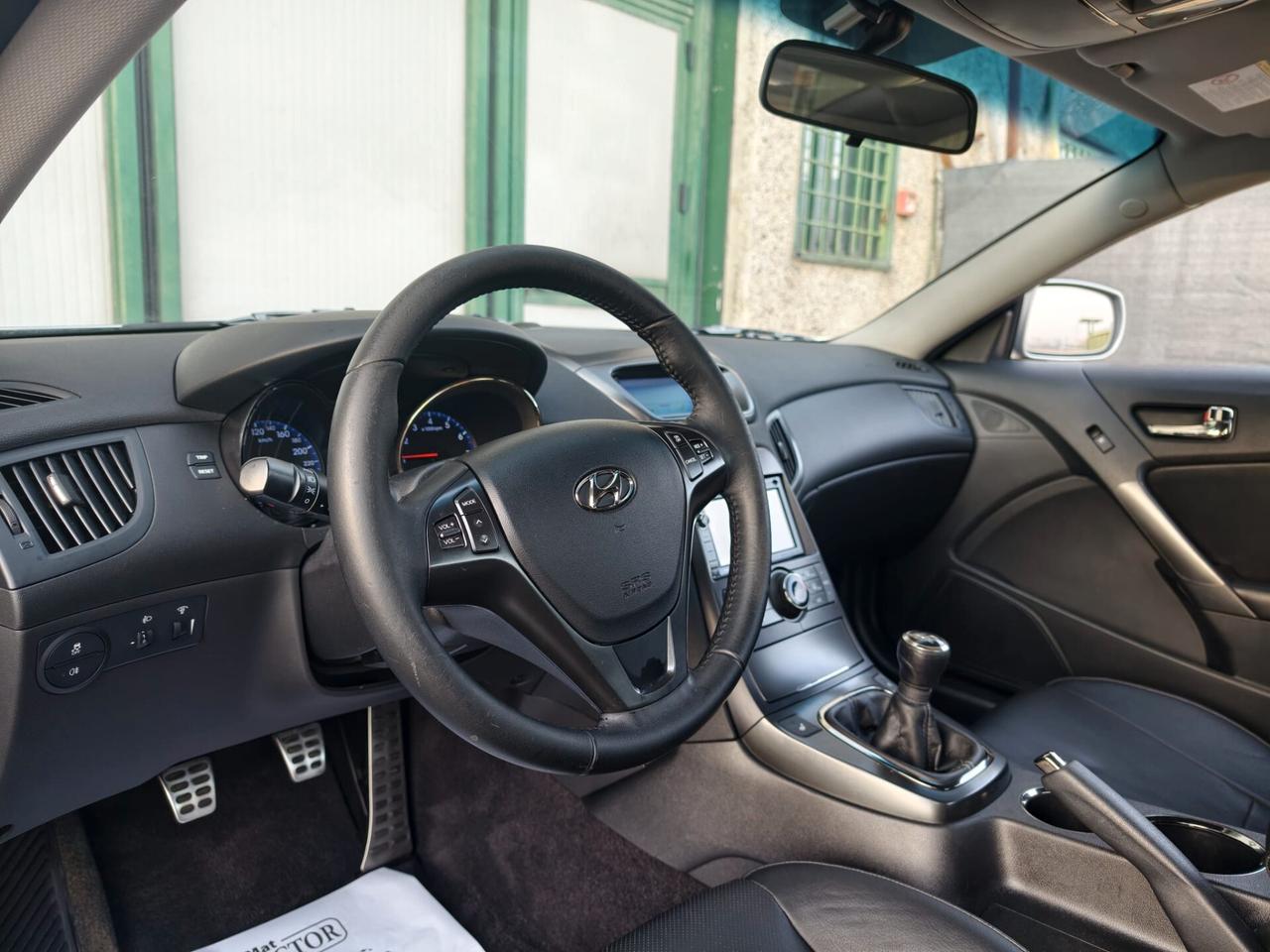 Hyundai Genesis TURBO UNIPRO STUPENDA 2012