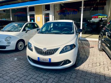 Lancia Ypsilon 1.0 FireFly 5 porte S&S Hybrid Silver