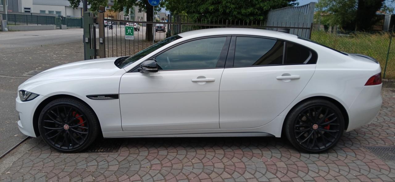 Jaguar XE 2.0 D 180 cv automatica look sportivo