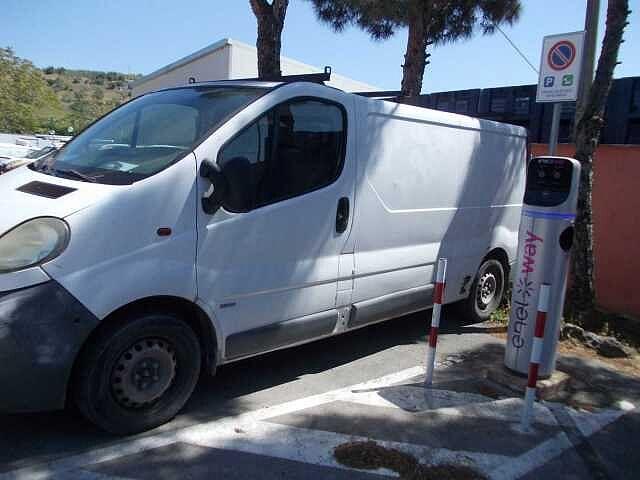 Opel Vivaro con gancio traino MOTORE ROTTO