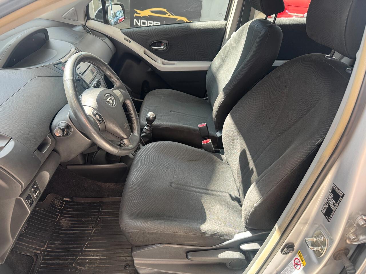 Daihatsu Charade 1.3 B You Five TOYOTA YARIS