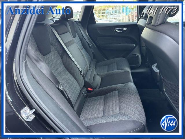 VOLVO XC60 B4 (d) AWD Geartronic Momentum Pro