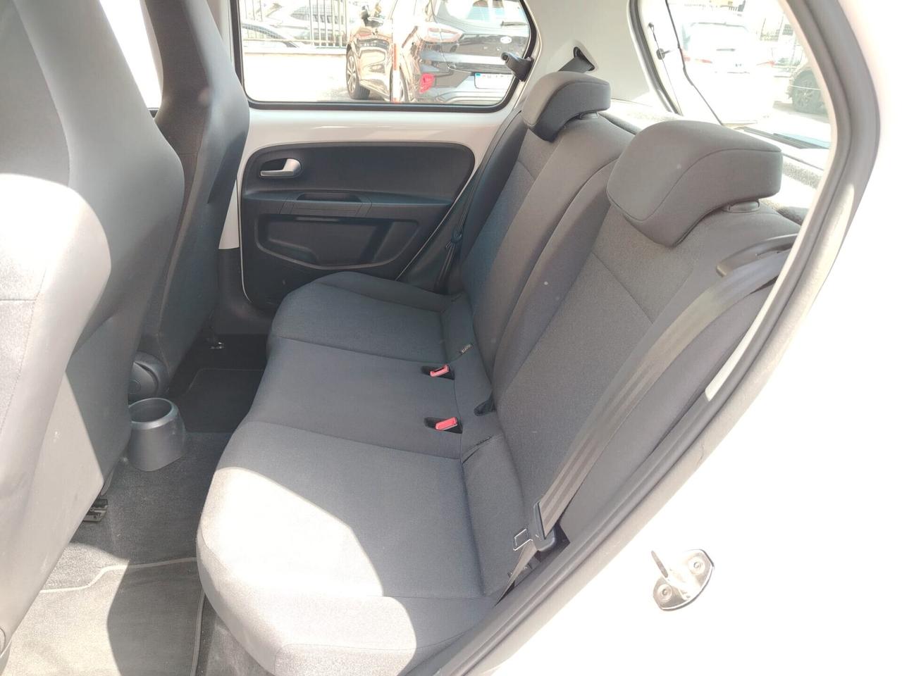 Volkswagen up! 1.0 move BlueMotion offerta del mese