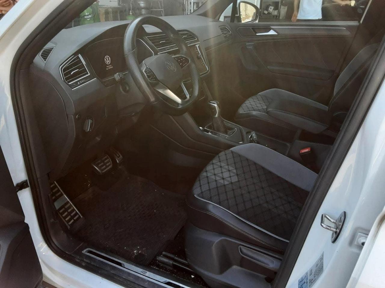 Volkswagen Tiguan 2.0 TDI 150 CV SCR DSG R-LINE TETTO NAVY LED 19