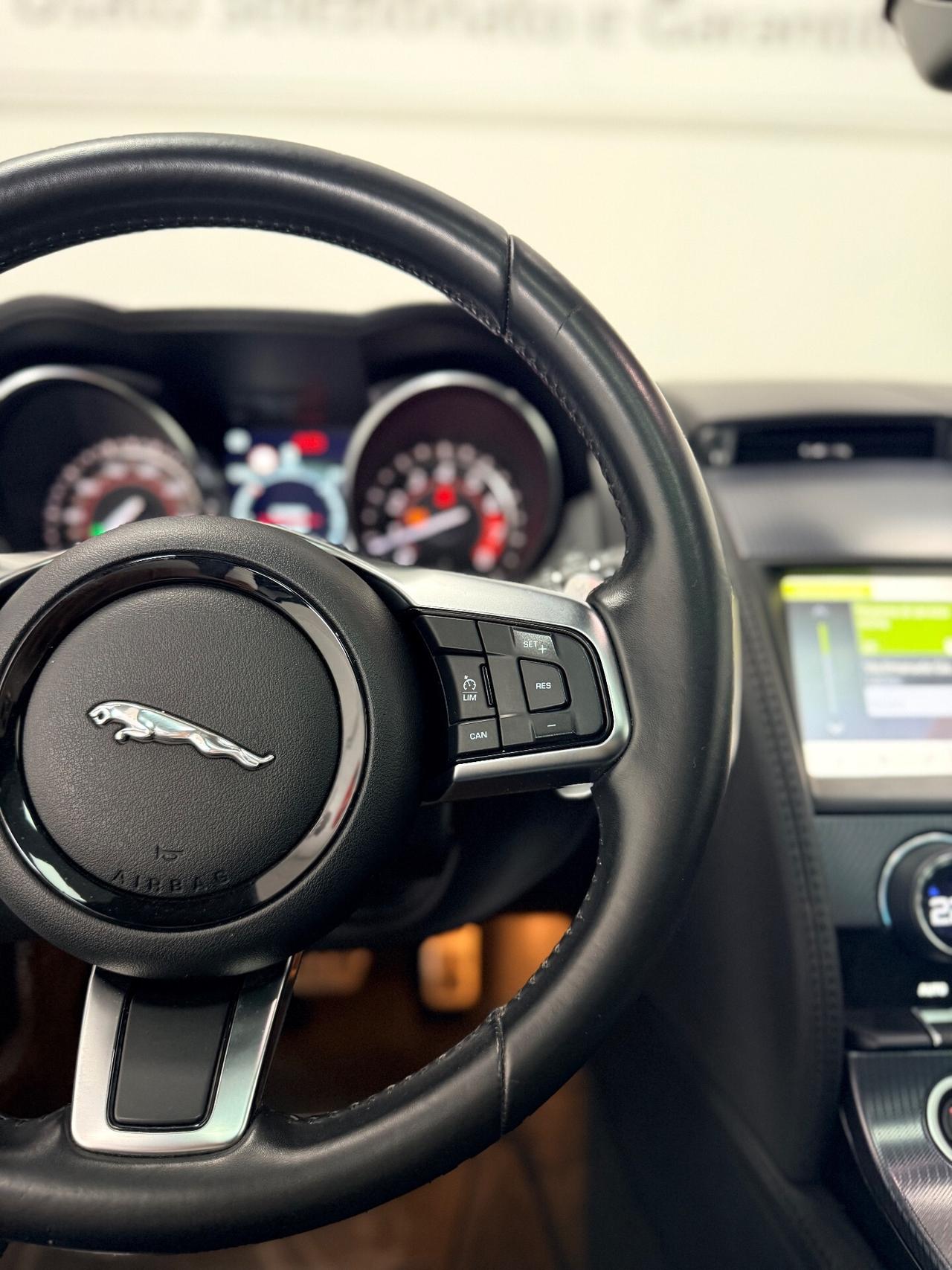 Jaguar F-Type 2.0 aut. Coupé Chequered Flag 05/2019 EURO 6D TETTO RETROCAM SCARICO