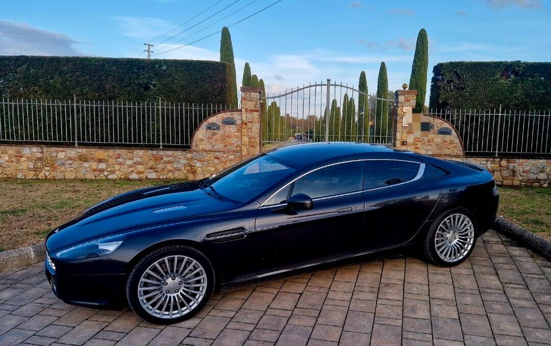 Aston Martin Rapide 4 porte