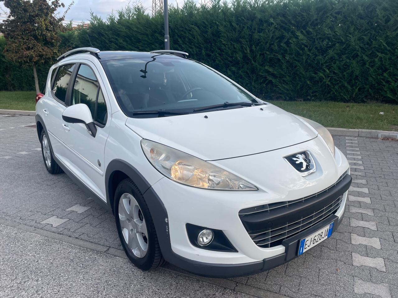 Peugeot 207 1.6 HDi SW Outdoor 2011 tetto perfetta