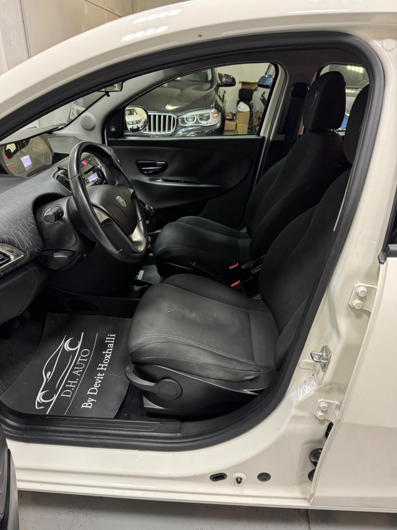 Lancia Ypsilon 1.2 69 CV 5 porte Platinum