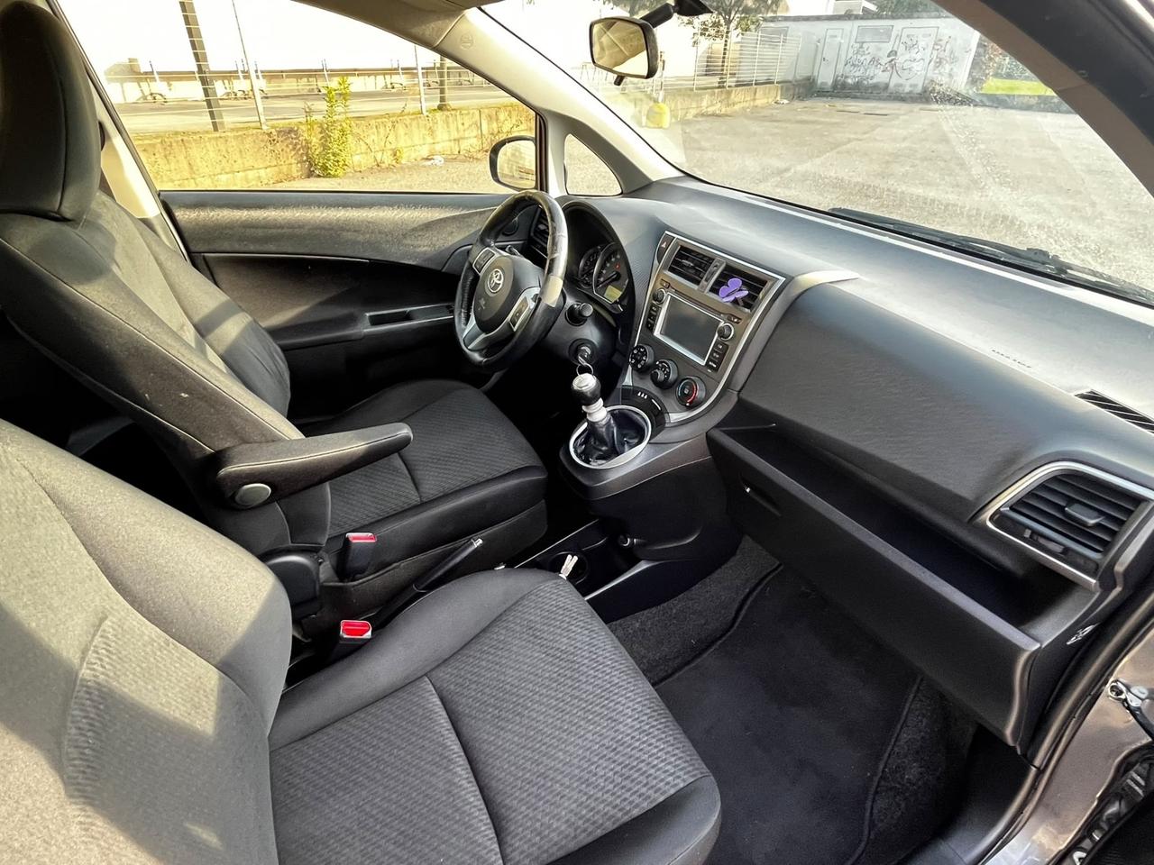 Toyota Verso-S 1.3 MT