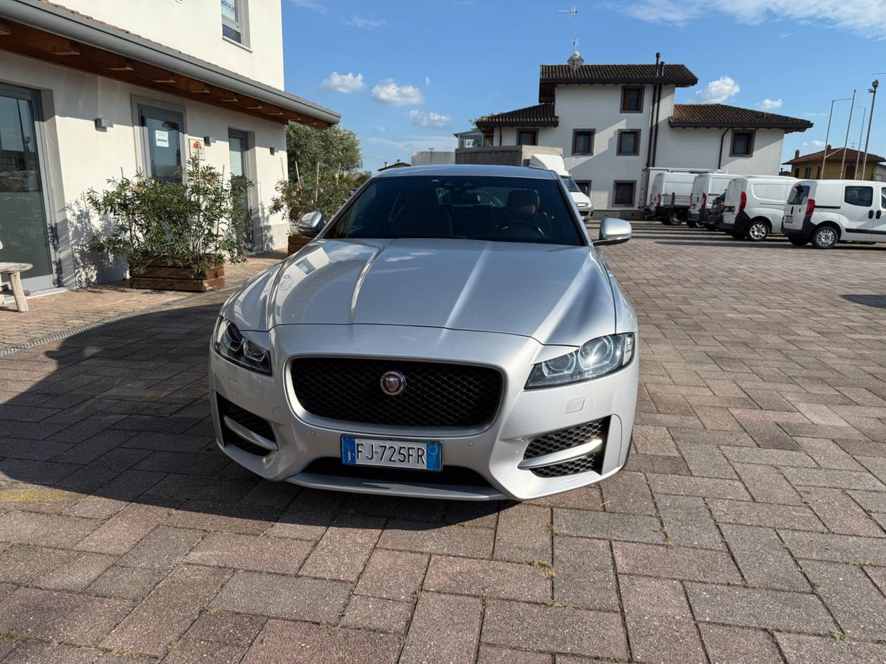 Jaguar XF 2.0 D 180 CV AWD aut. R-Sport