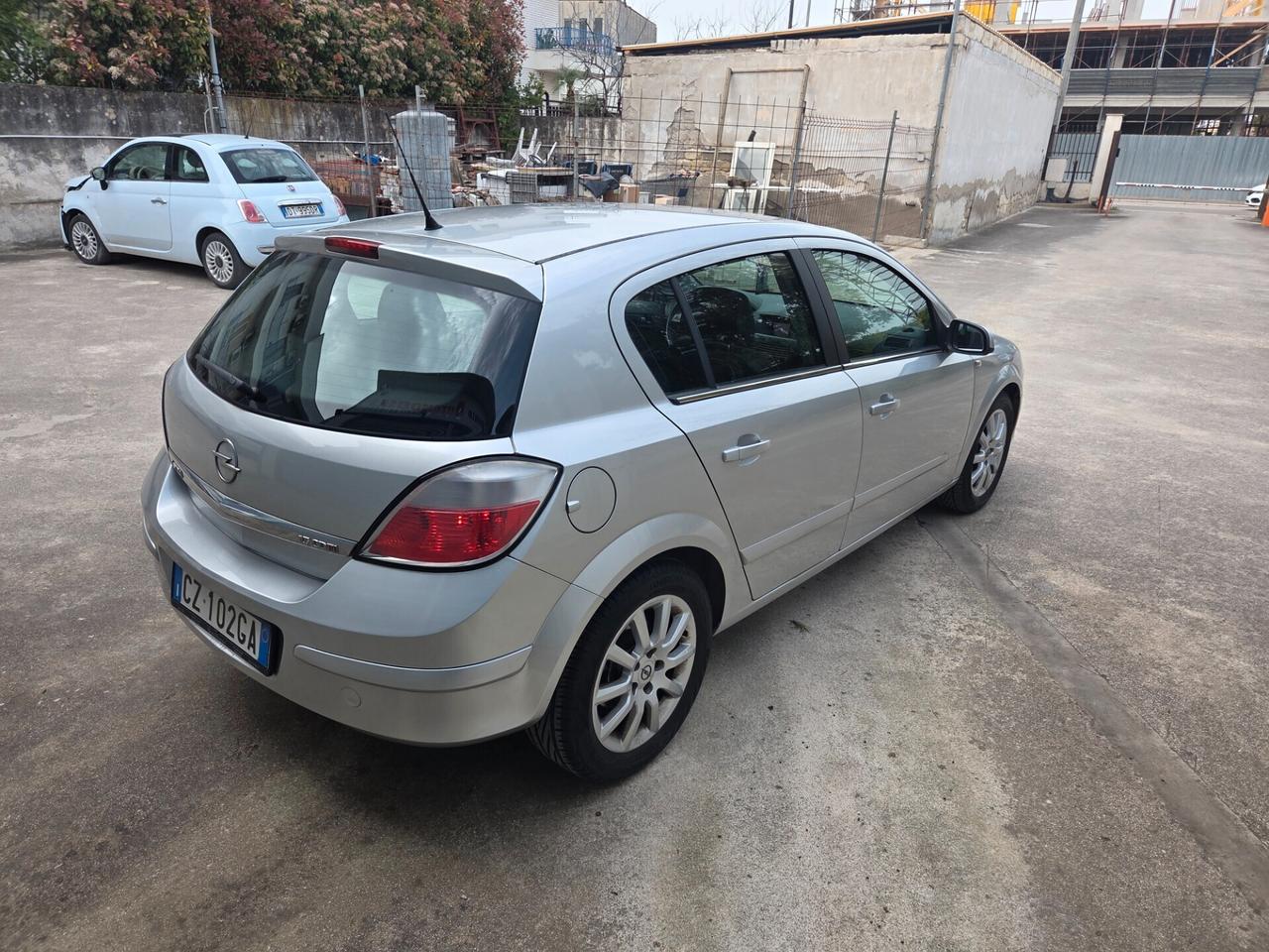 Opel Astra 1.7 CDTI 101CV 5 porte Cosmo