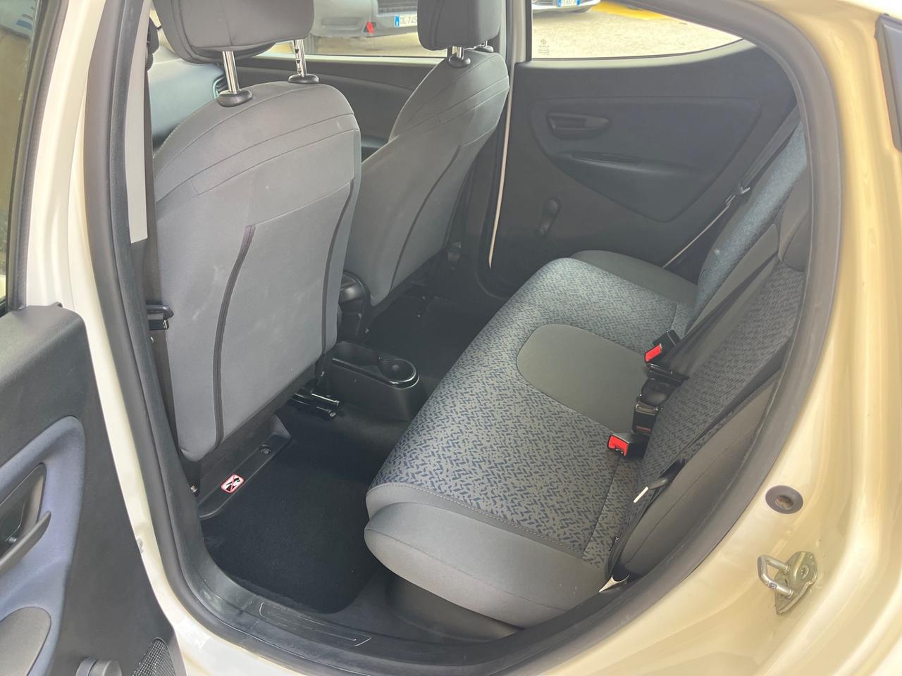 Lancia Ypsilon 1.0 FireFly 5 porte S&S Hybrid Gold