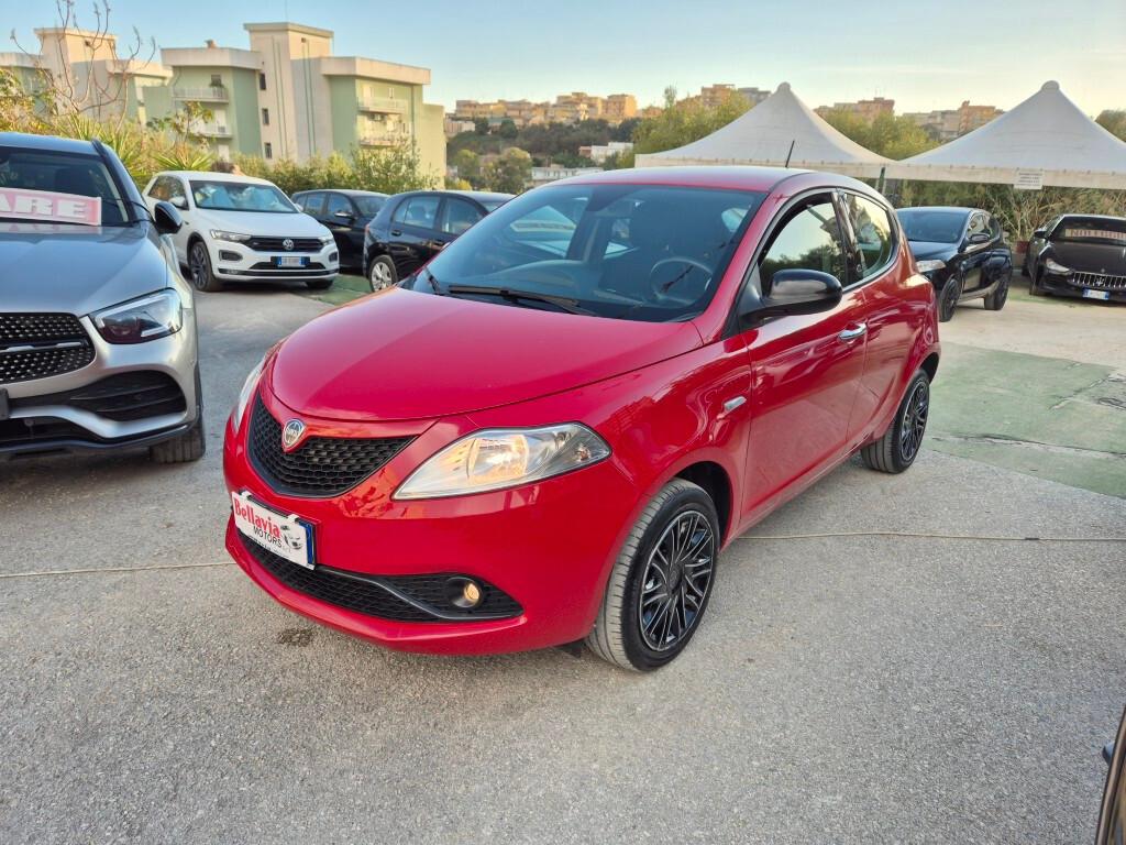 Lancia Ypsilon 1.0 5 porte Hybrid GOLD