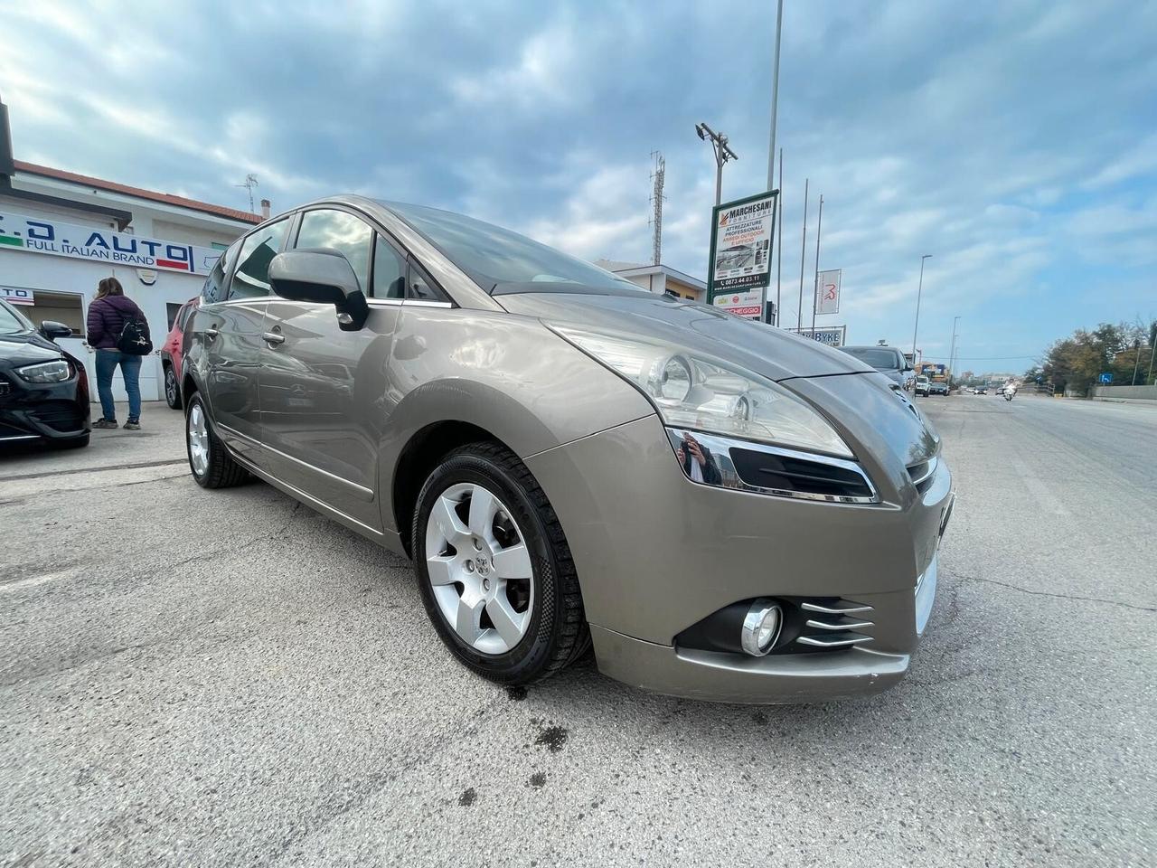 Peugeot 5008 1.6 e-HDi 112CV Stop&Start cambio robotizzato Family