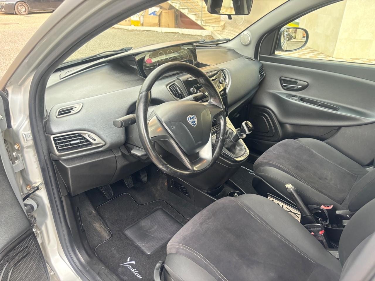 Lancia Ypsilon 1.2 69 CV 5 porte S&S Silver