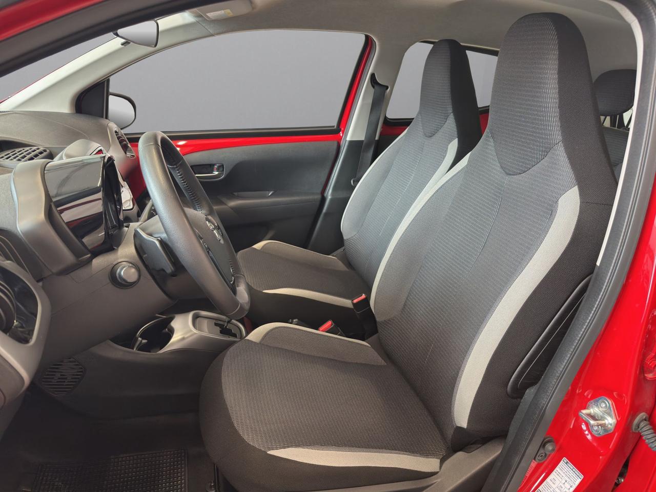 Toyota Aygo 5p 1.0 x-play m-mt 72cv
