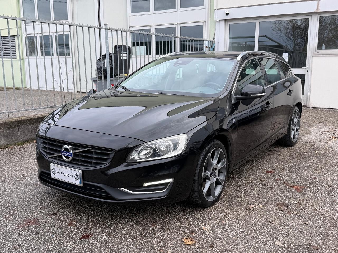 Volvo V60 2.0D 150 cv R-design Automatica