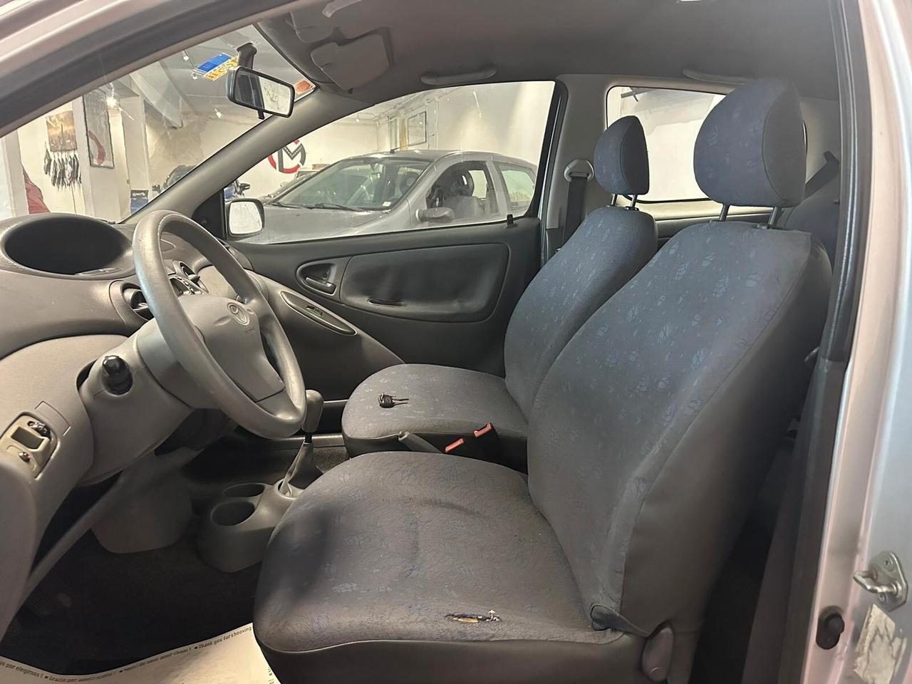 Toyota Yaris 1.0i 16V cat 3 porte Sol