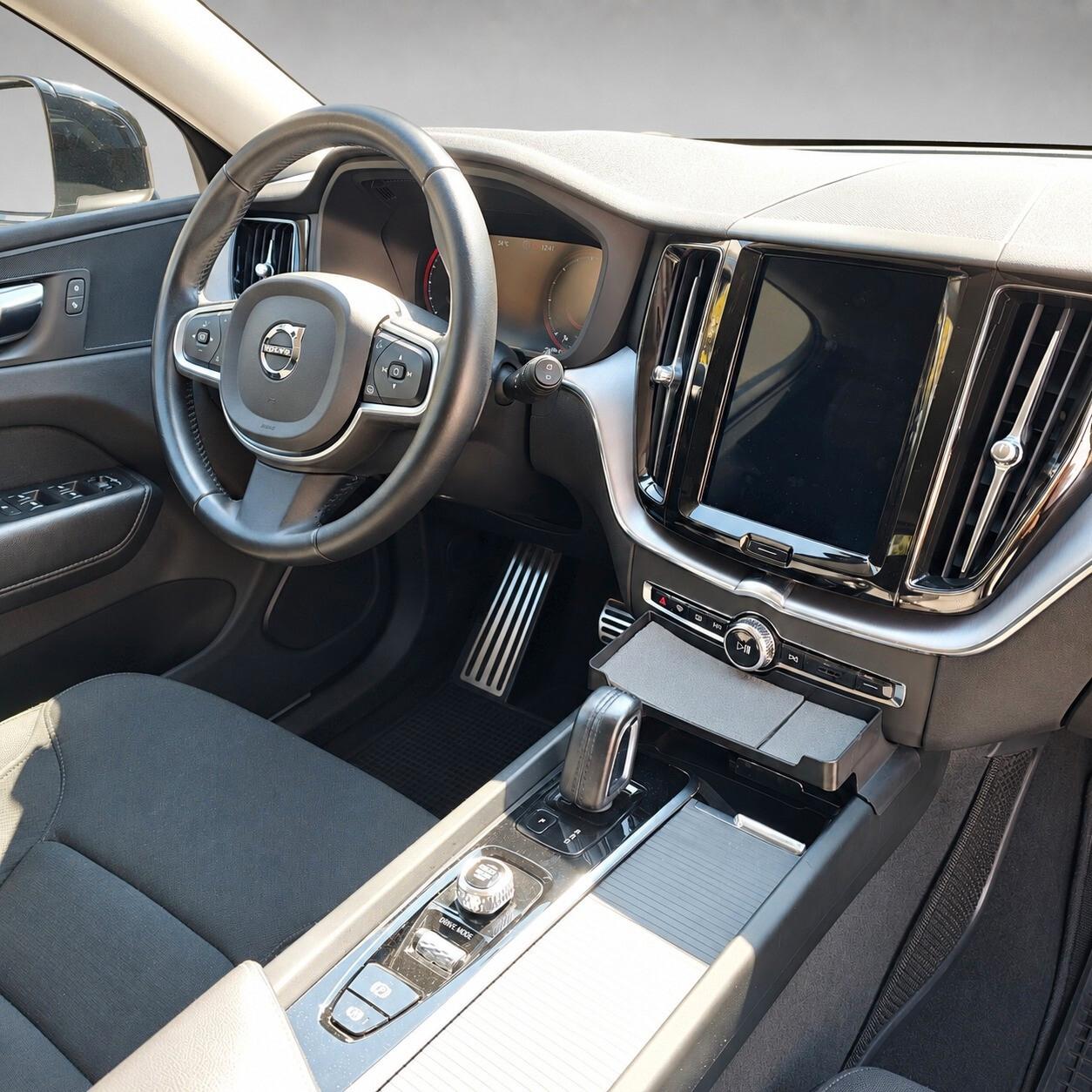 VOLVO XC60 2.0 B4 AWD 197 CV Geartronic Momentum