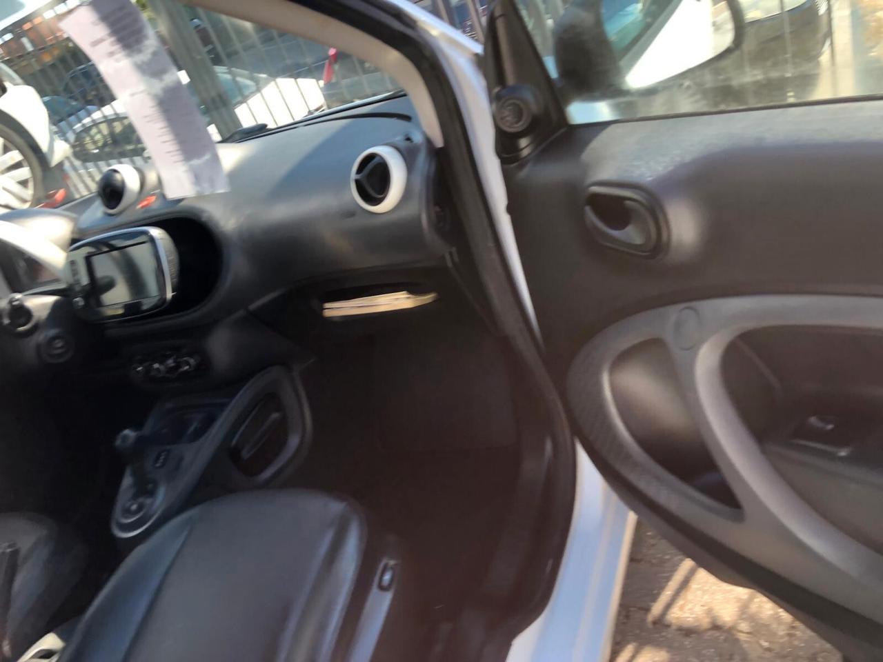 Smart ForTwo 70 1.0 AUTOMATICA PELLE/NAVIGATORE GARANZIA EUROPEA COMPLETA CONFORMGEST X 12 MESI RINNOVABILE FINO A 60 MESI!!!