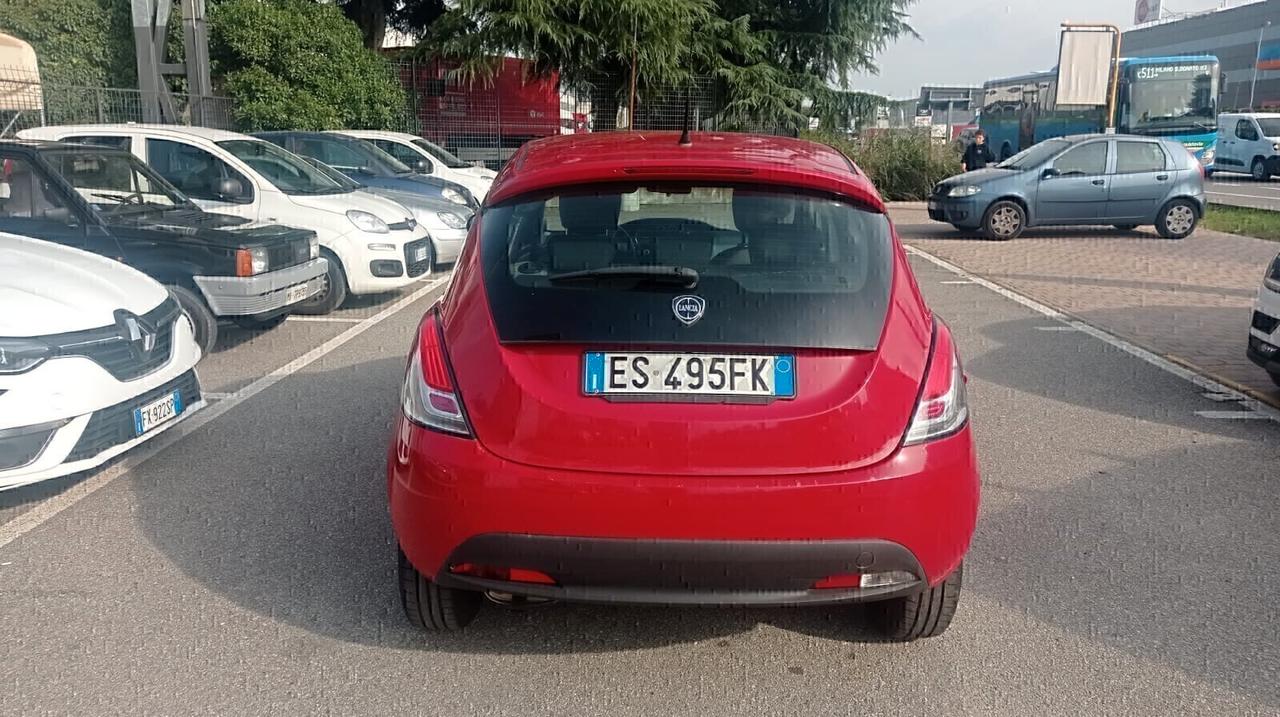 Lancia Ypsilon 1.2 69 CV 5 porte S&S Silver