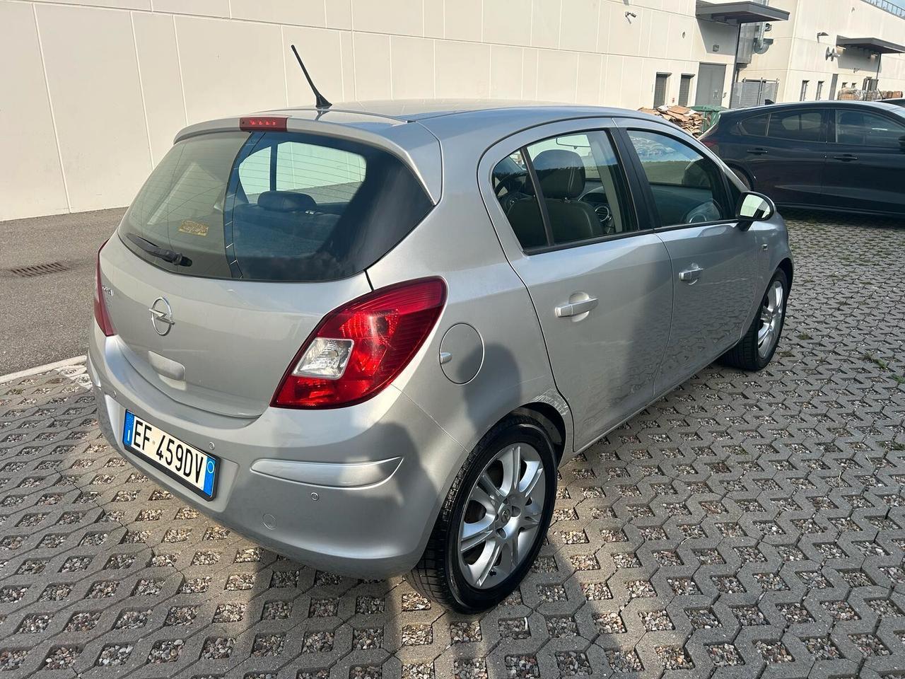 Opel Corsa 1.2 5 porte Cosmo