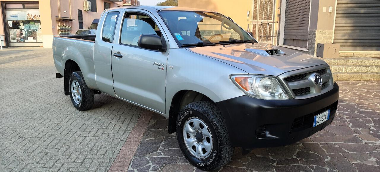 Toyota Hilux 2.5 D-4D 4WD Extra Cab PICK UP