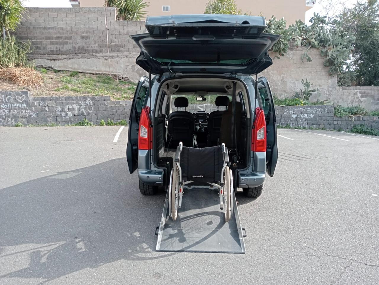 Peugeot Partner Pianale ribassato con rampa disabili in carrozzina