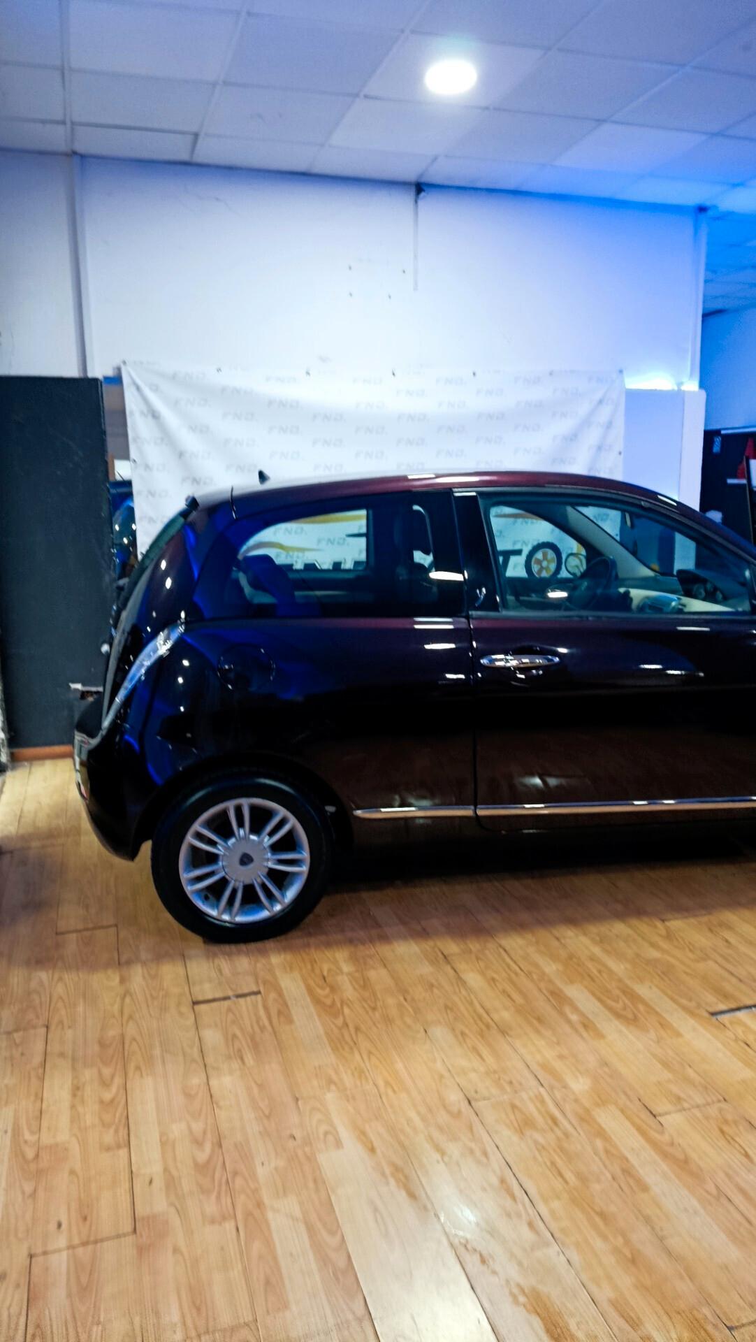 Lancia Ypsilon 1.3 MJT 75 CV Platino