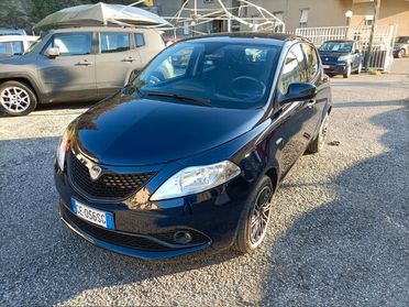 Lancia Ypsilon 1.0 FireFly 5 porte S&S Hybrid Ecochic Gold