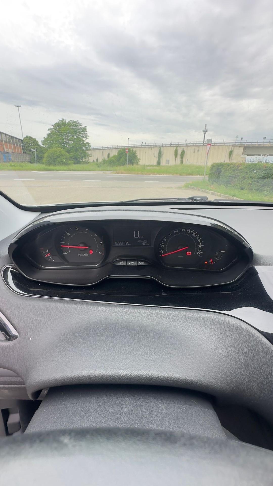 Peugeot 208 1.2 VTi 82 CV 5 porte Access