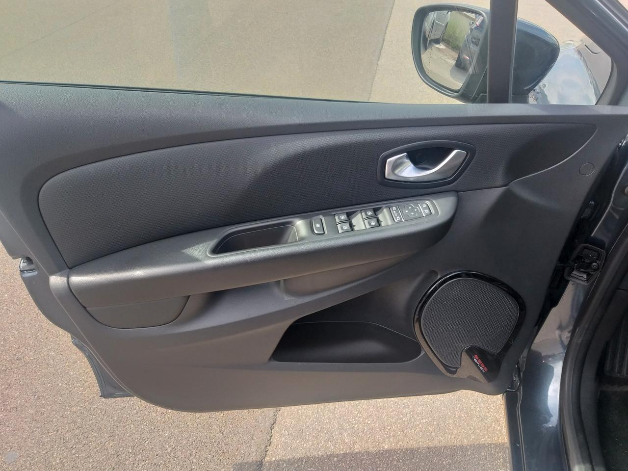 Renault Clio dCi 8V 75 CV Start&Stop 5 porte moschino Duel