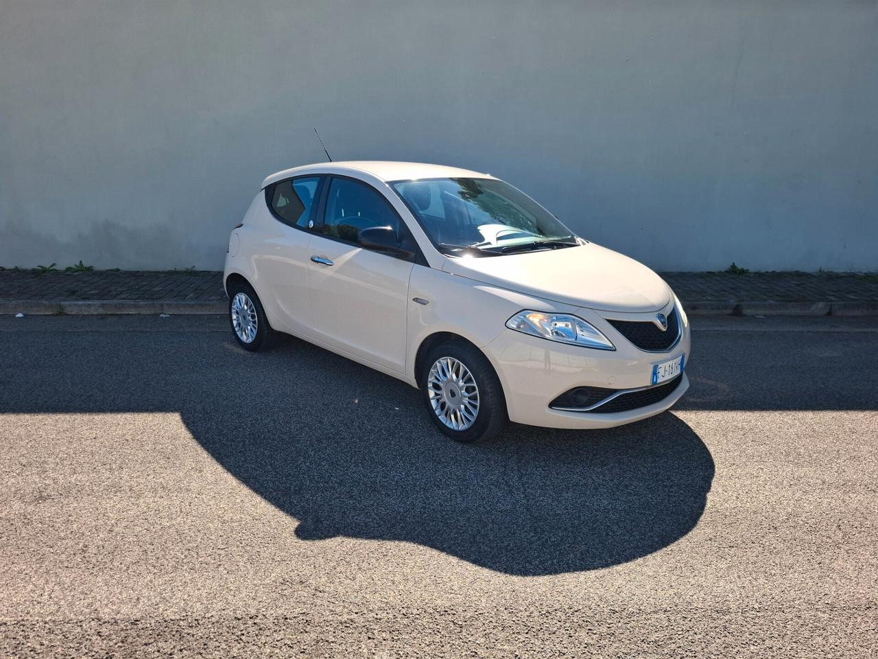 Lancia Ypsilon 1.2 69 CV 5 porte GPL Ecochic Silver