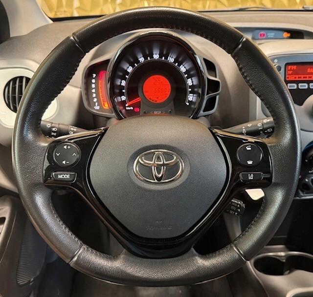 Toyota Aygo Connect 1.0 VVT-i 72 CV 5 porte x-cool