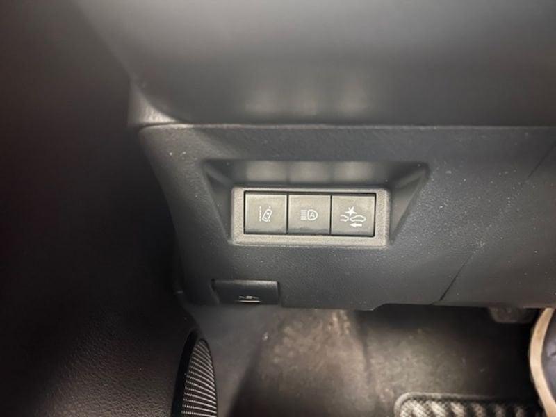 Toyota Yaris III 2017 5p 1.5h Lounge Red/Bronze