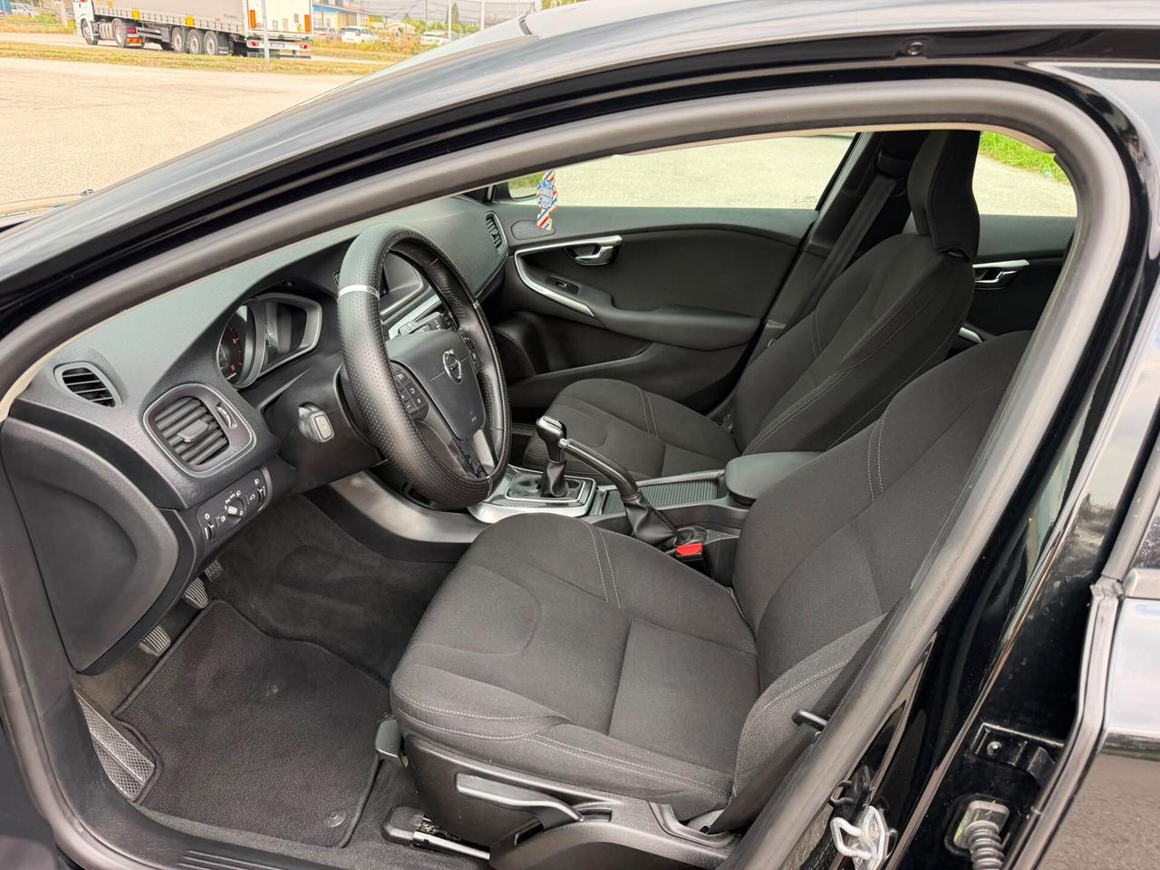 Volvo V40 2.0 diesel 2019 D2 R-design