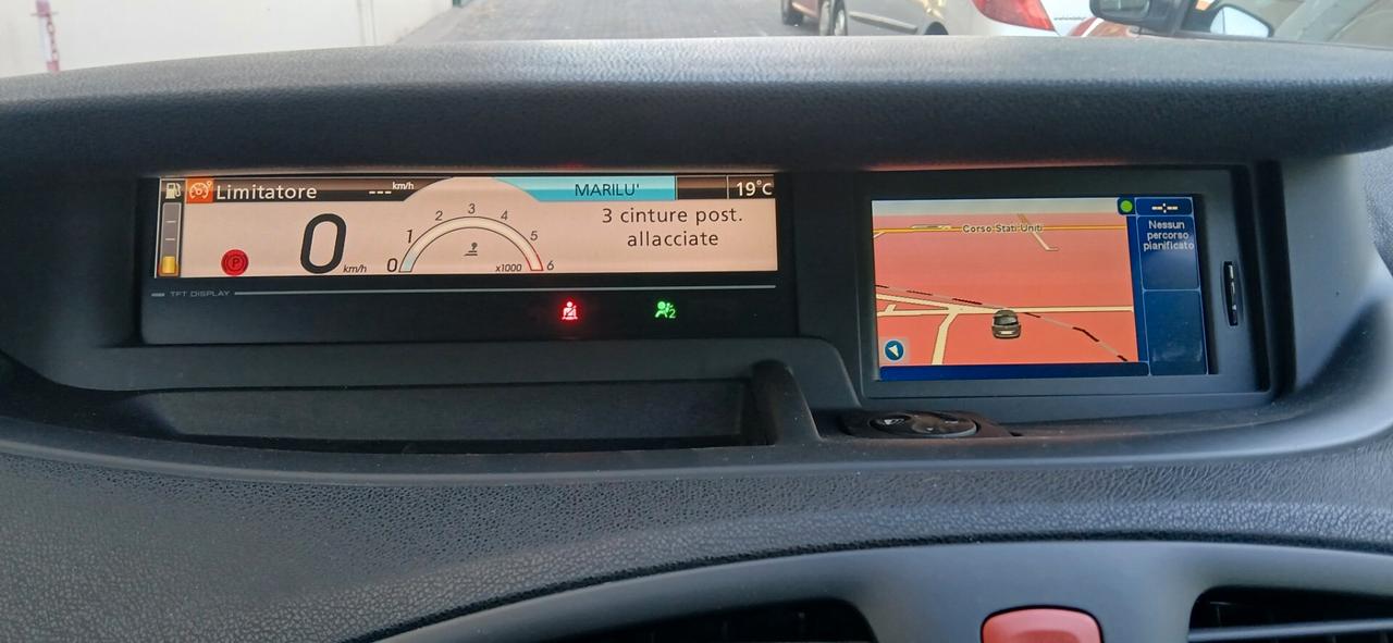 Renault Gran Scenic 7 posti neopatentati